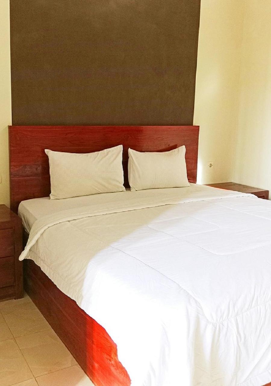 Grand Khalifah Guesthouse Sumbawa Exterior photo