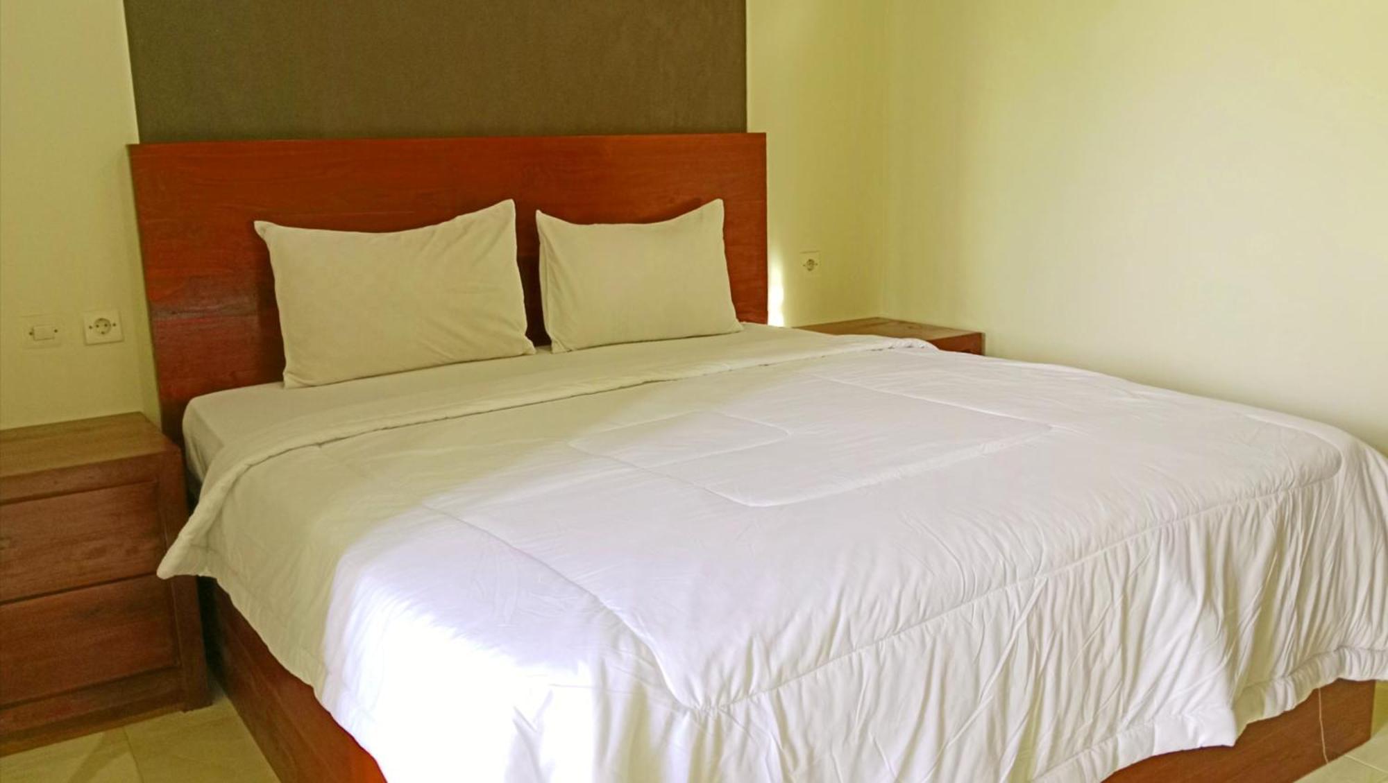 Grand Khalifah Guesthouse Sumbawa Exterior photo